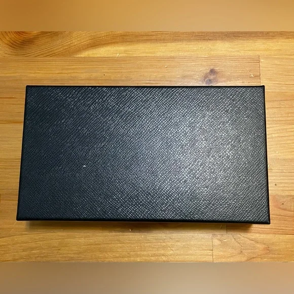 Prada box - Picture 3 of 6